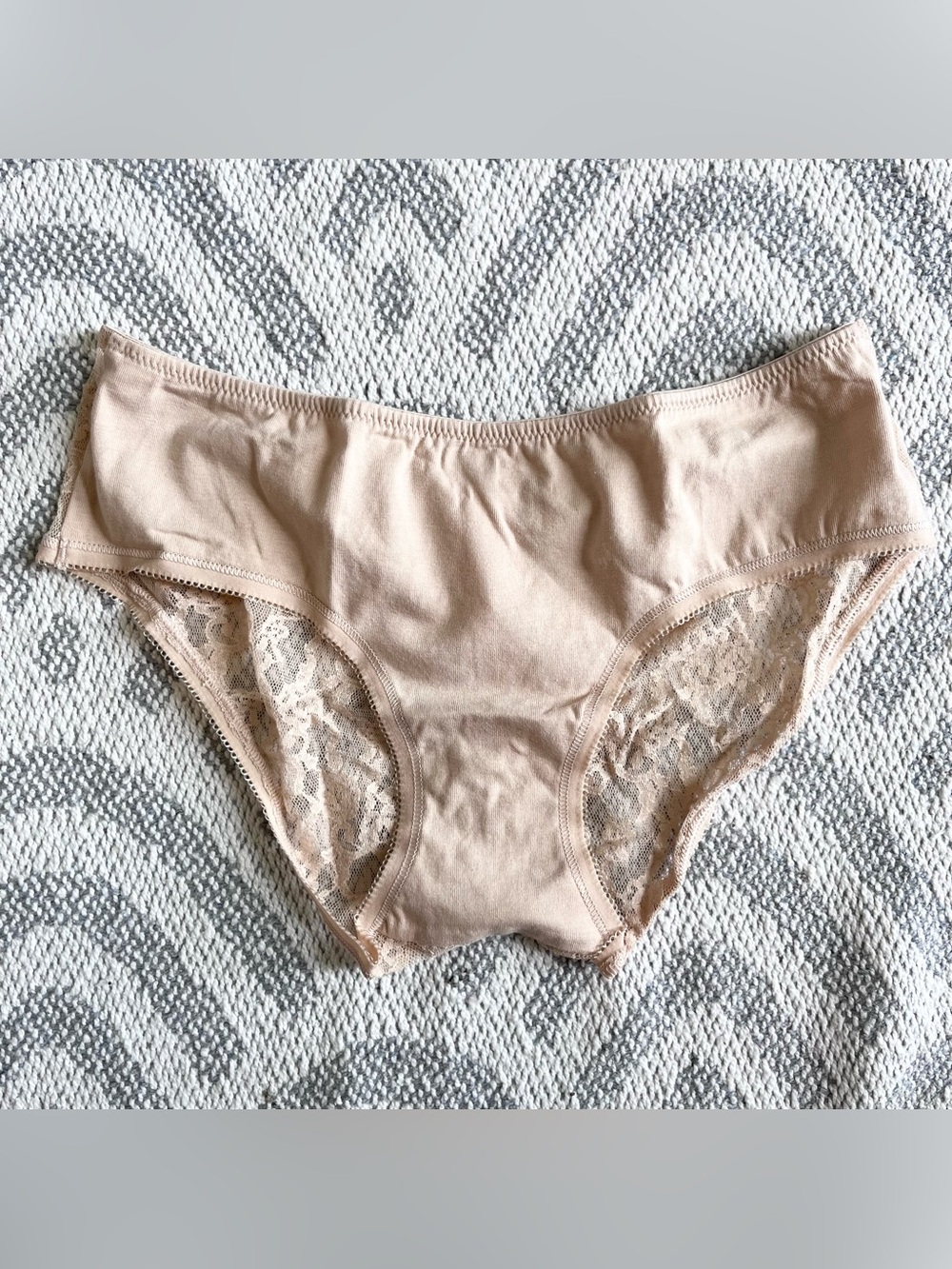 VICTORIA’S SECRET Almost Nude Lace Low-Rise Hiphugger Panty Small NWT